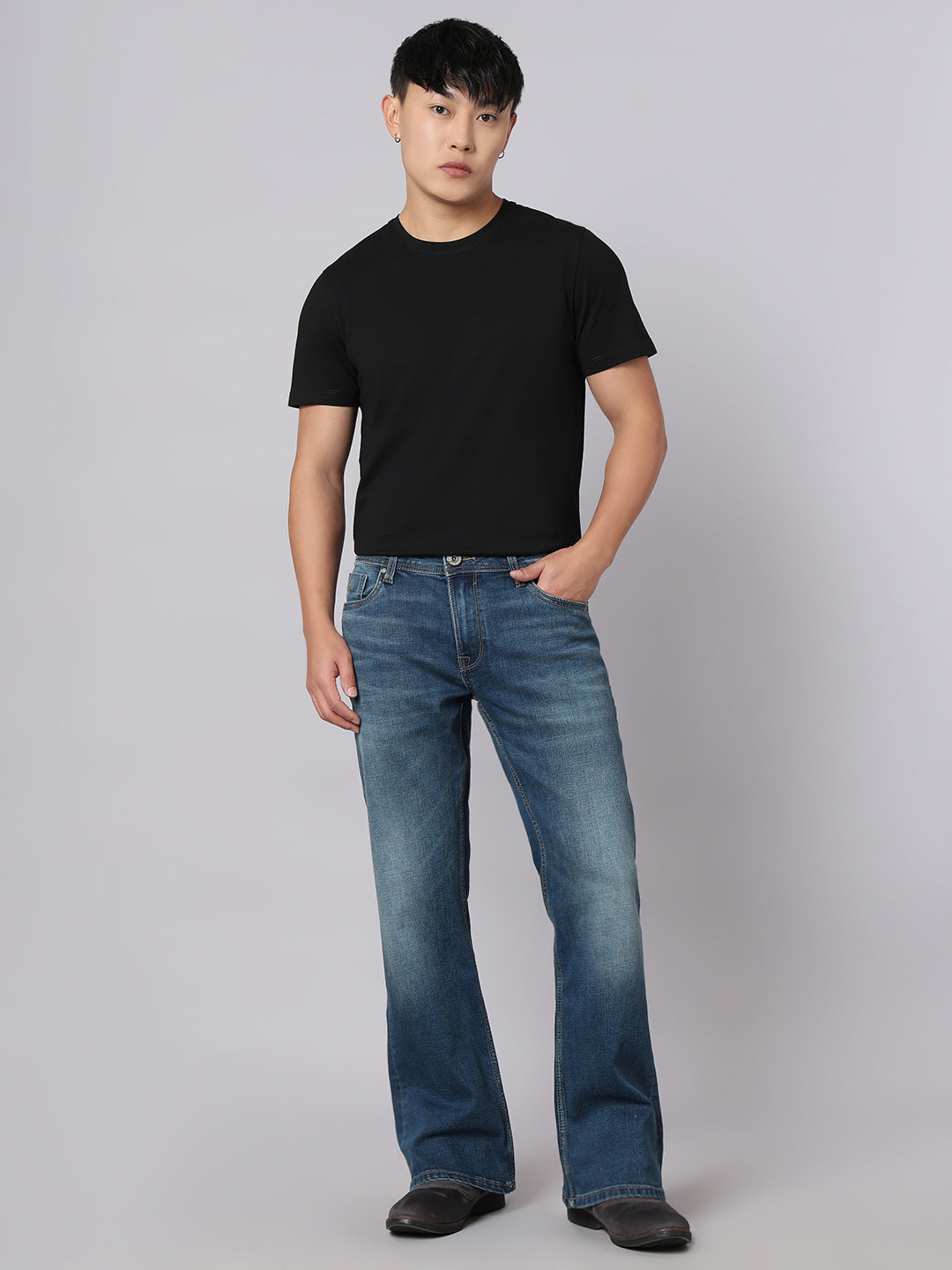 Med Blue Mid Rise Cropped Length Loose Boot Leg Stretch Jeans