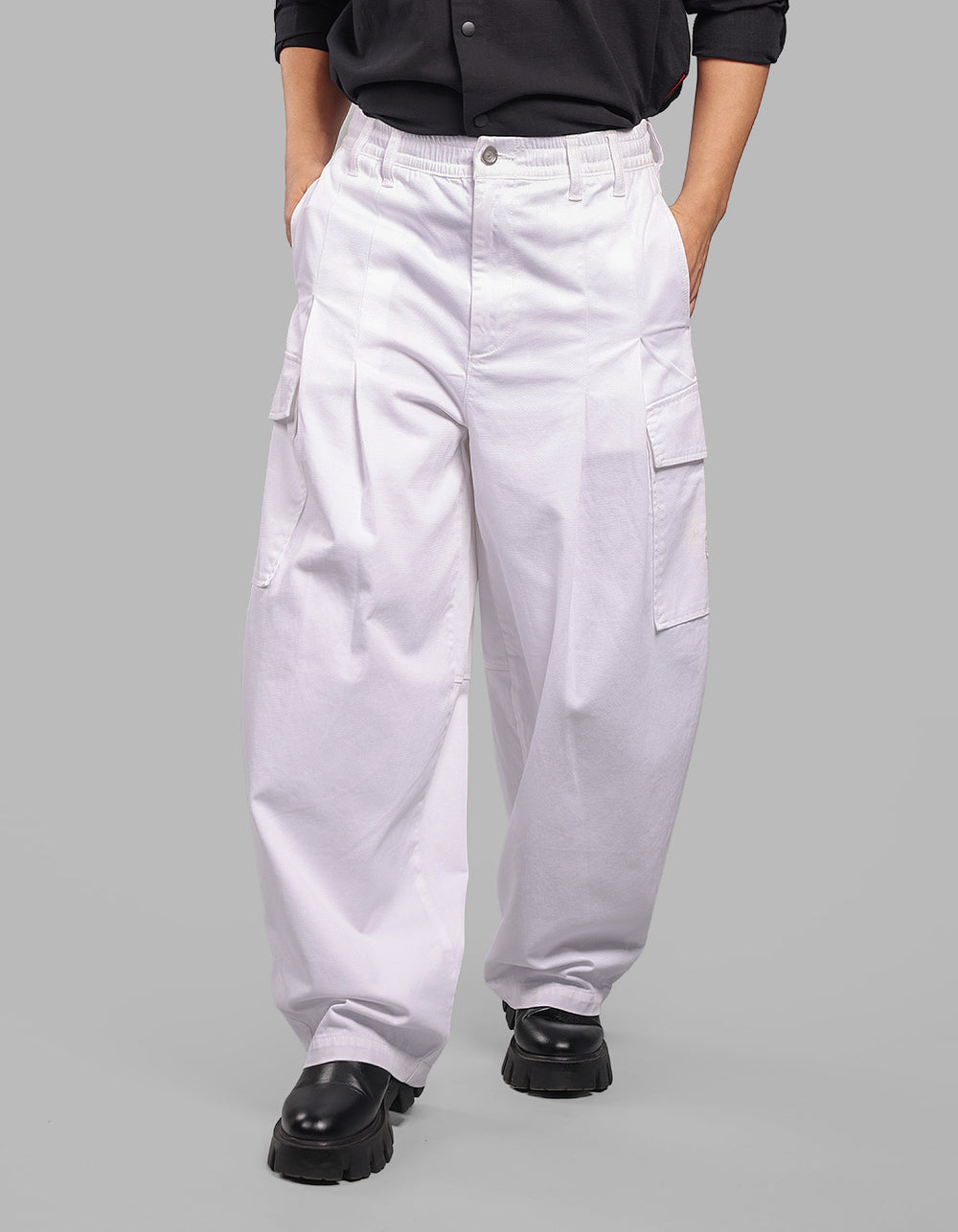 WHITE BALOON FIT STRETCH CARGO PANTS