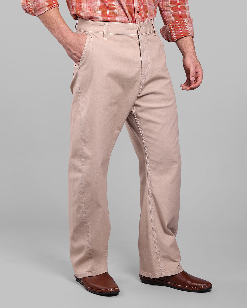 Lt Khaki Loose Arc Fit Cotton Stretch Chinos